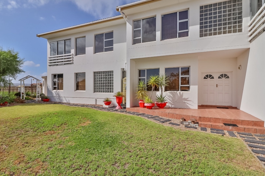 7 Bedroom Property for Sale in Country Club Western Cape